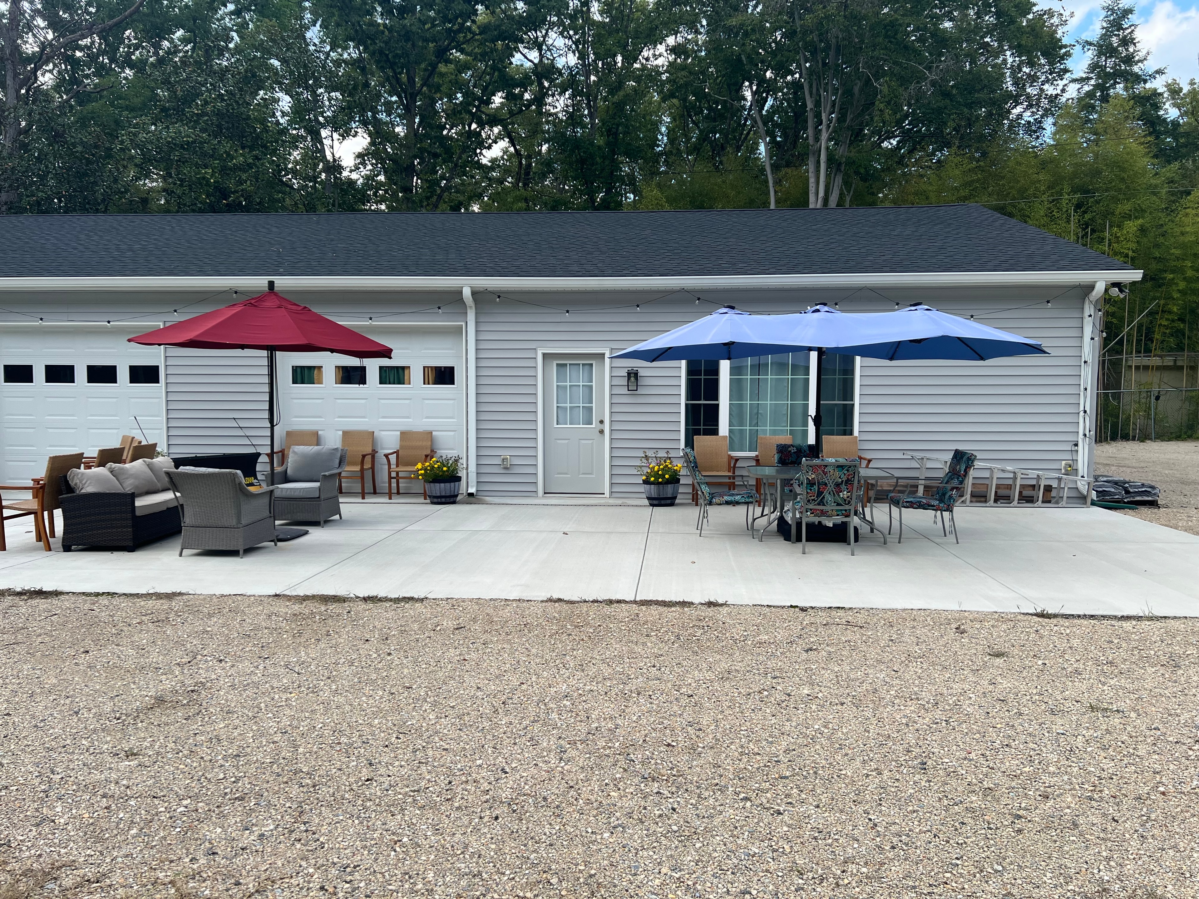 Carib Comfort outdoor entertainment area with red and blue umbrellas