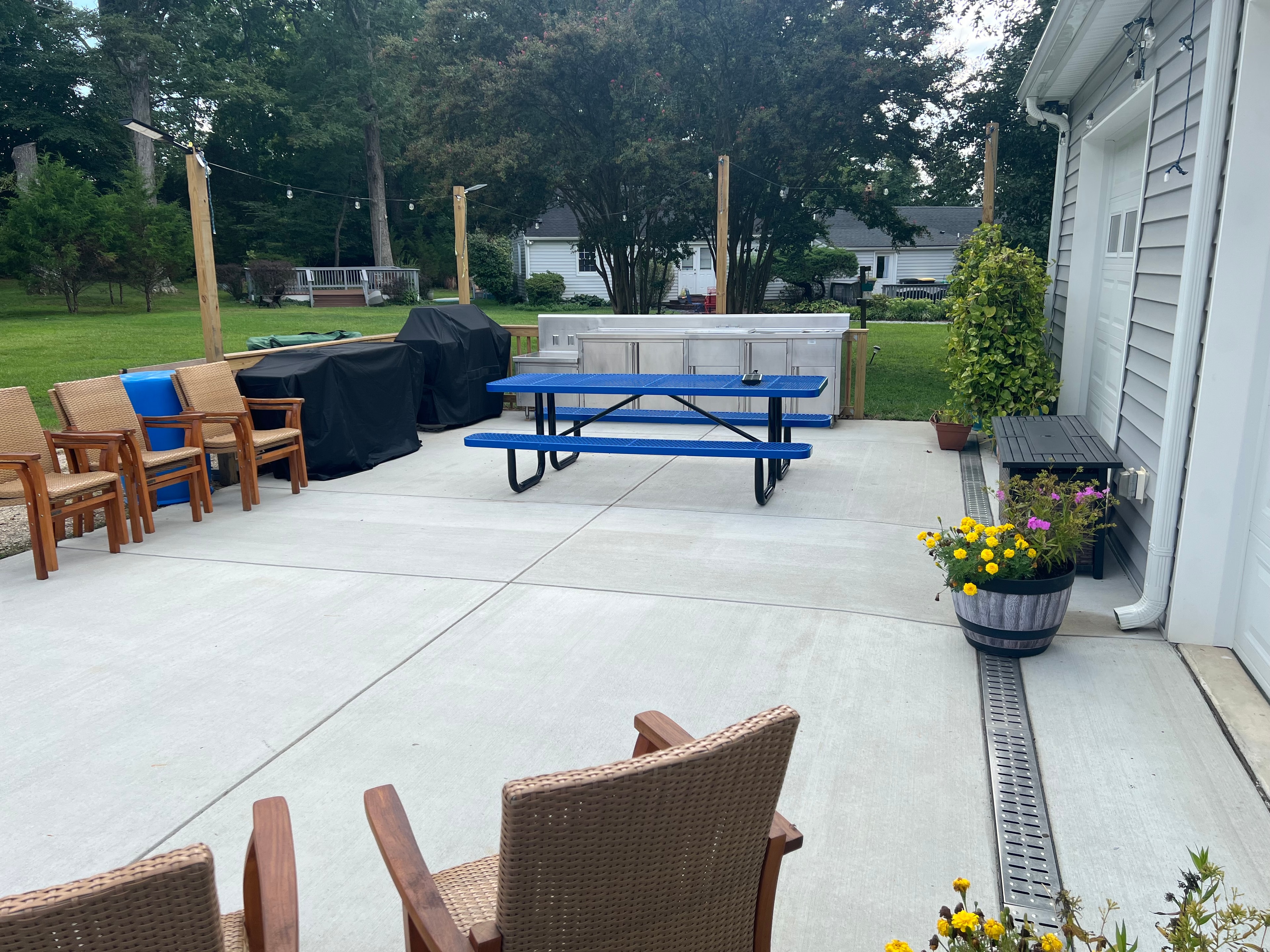Carib Comfort outdoor patio with grill and picnic table